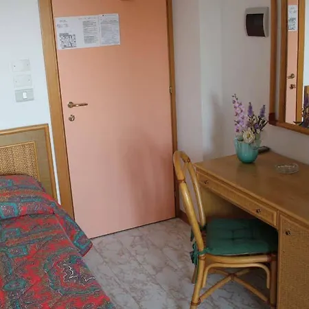 Отель Capri 3*