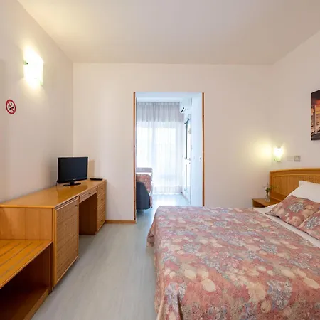 Capri Hotel 3*